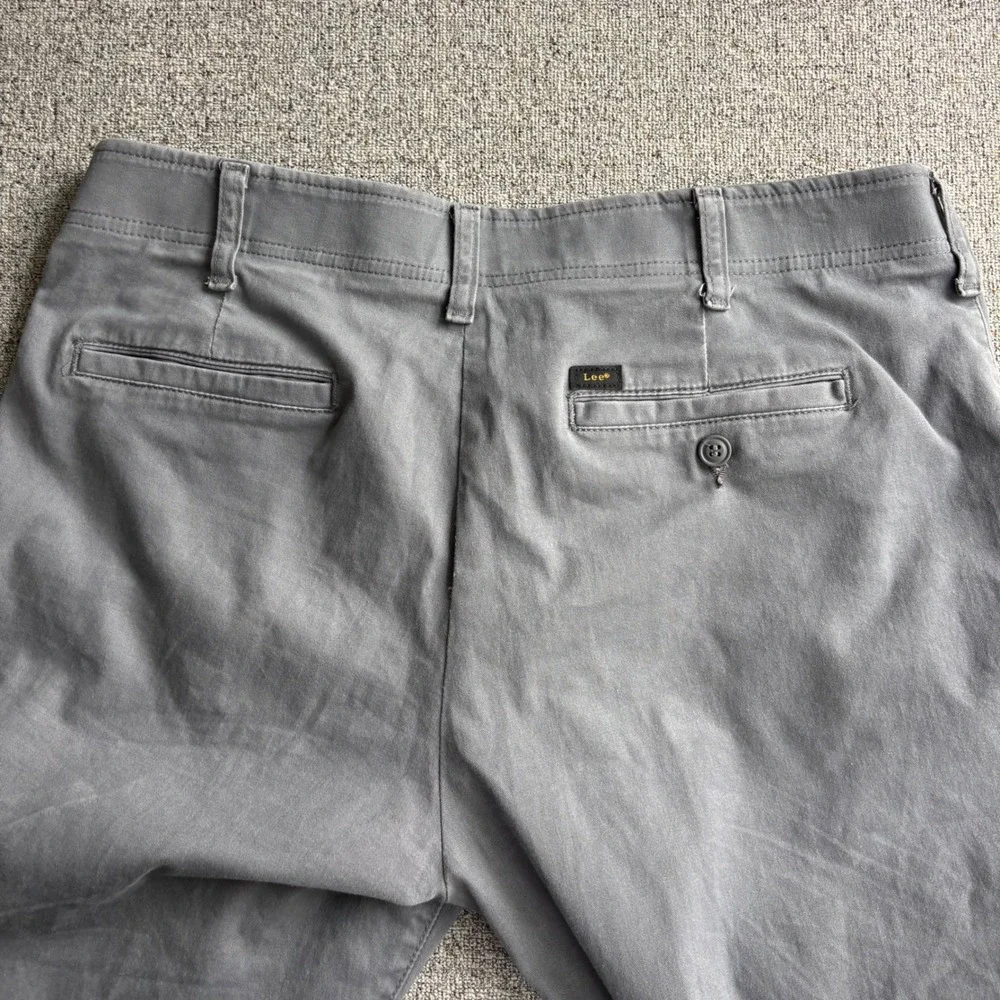 Lee Pants Mens 34x31 Extreme Comfort Straight Fit Grey Performance Stretch